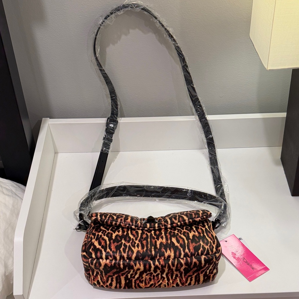 Betsey Johnson Soft Leopard Print Shoulder Bag, NWT - Picture 4 of 16